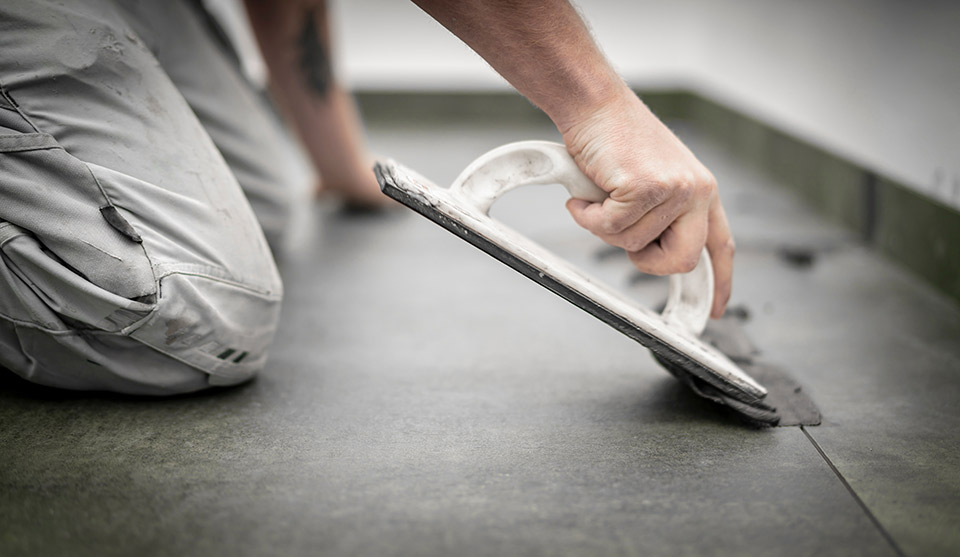 Votre professionnel refait les joints du carrelage